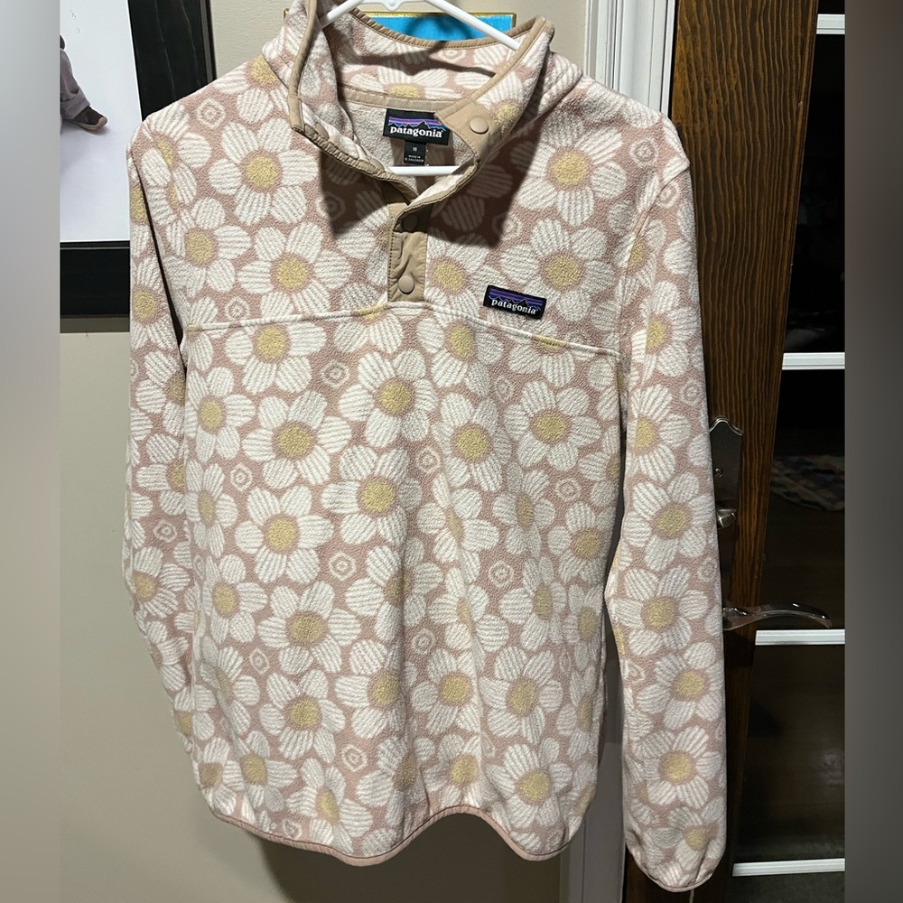 Patagonia Beige and Cream Fleece Jacket